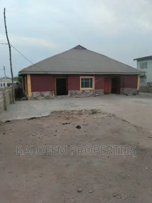 10bdrm Bungalow in Balofem Properties &, Abeokuta South for sale