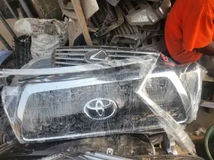 Tacoma 2005 Grill