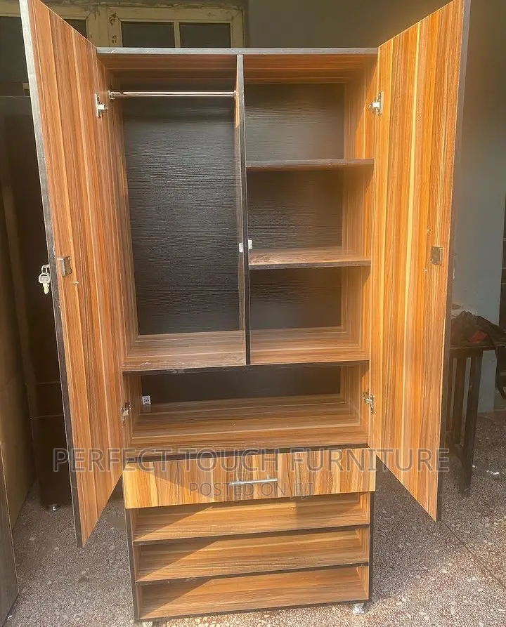 32" Wardrobe