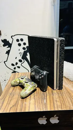 Play Station 4 Slim