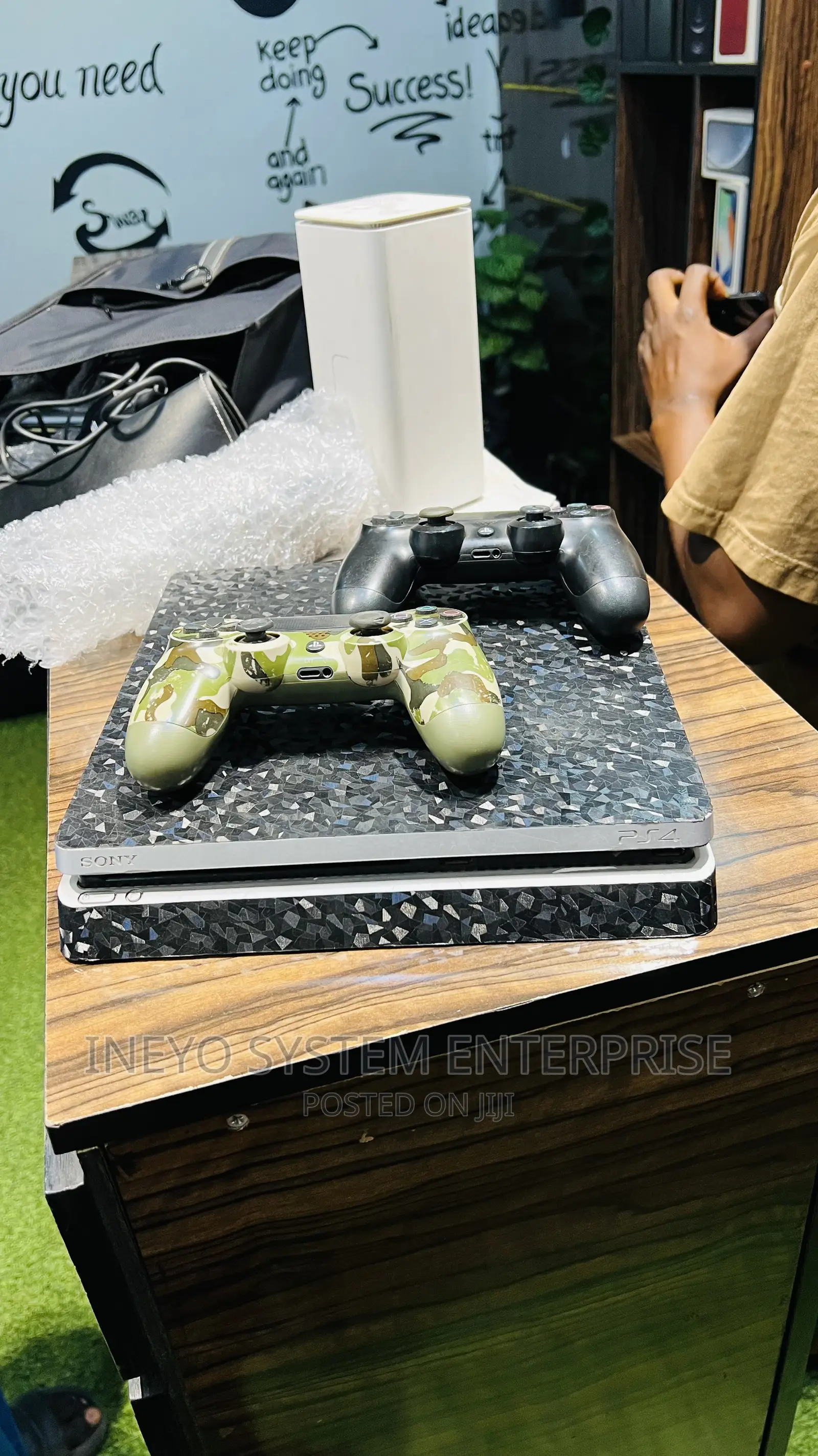 Play Station 4 Slim