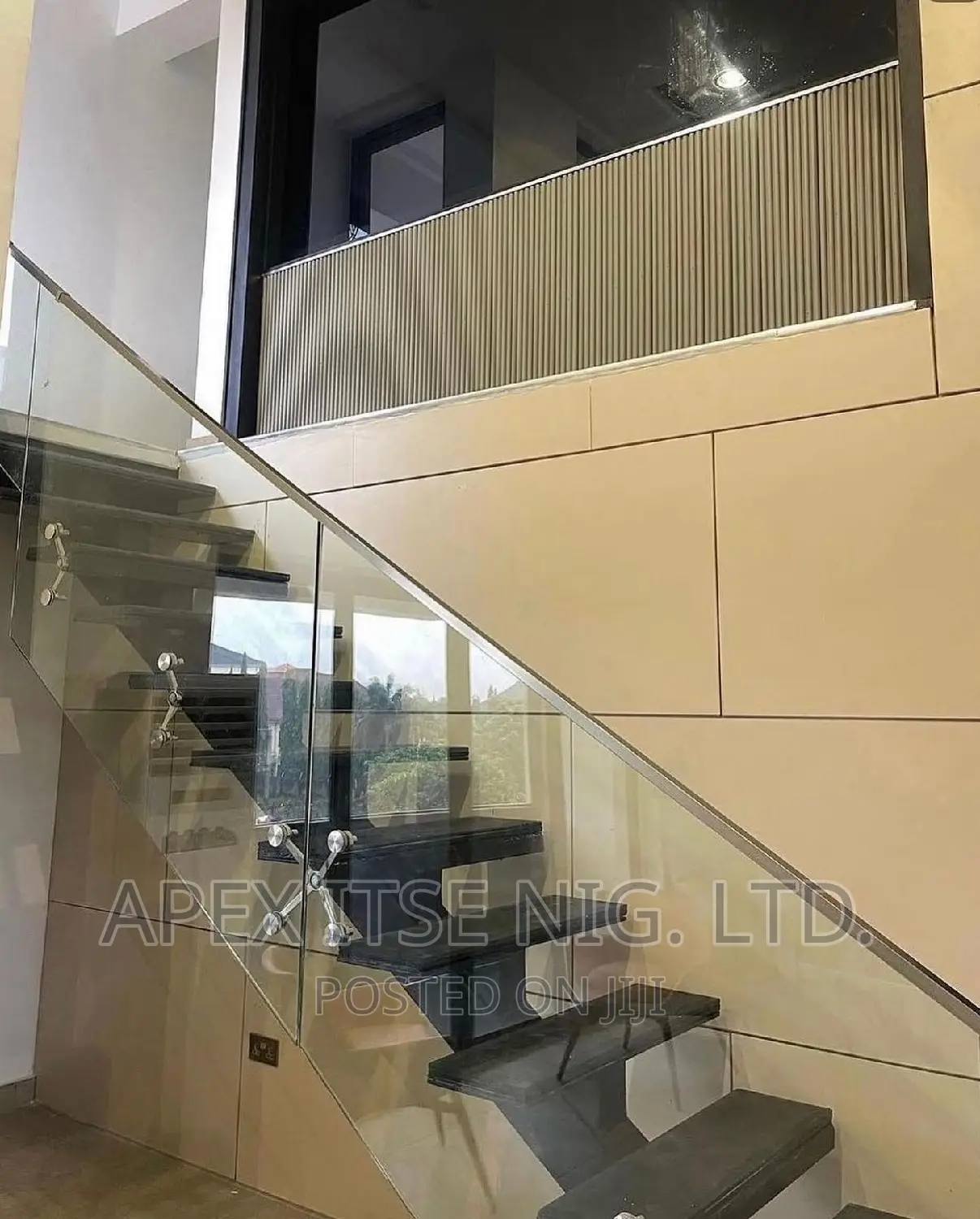 Spider Clip Glass Holder Staircase