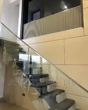 Spider Clip Glass Holder Staircase