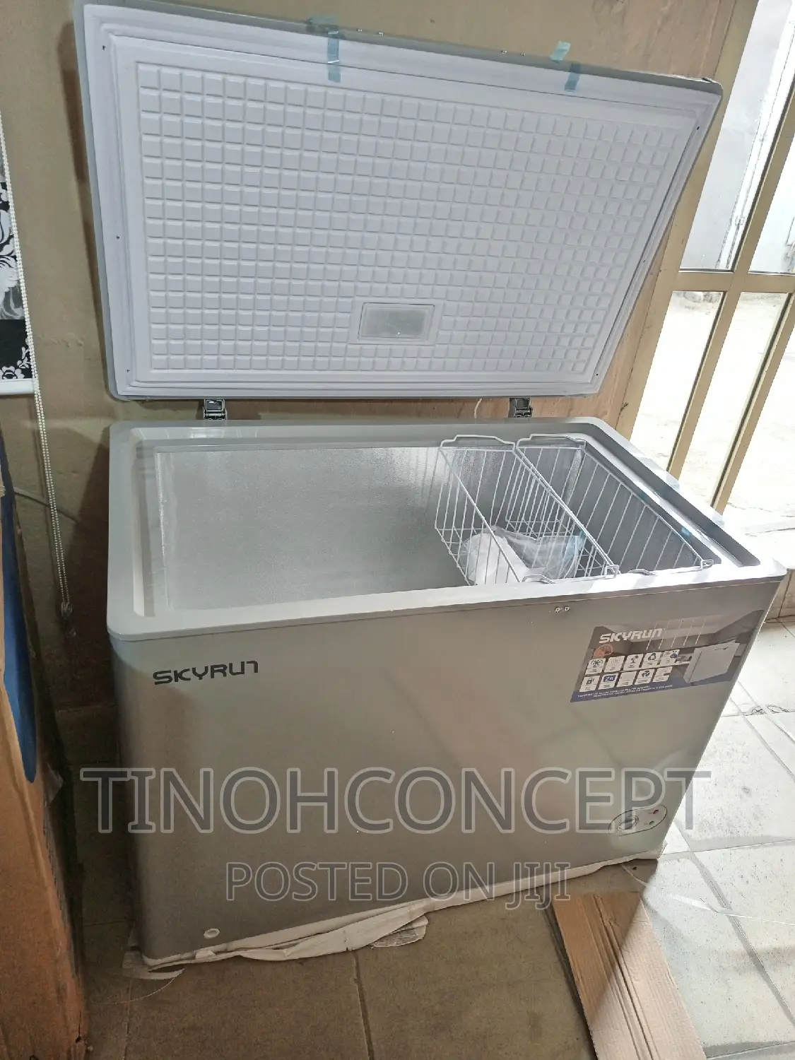 Skyrun Chest Freezer 300 Litres