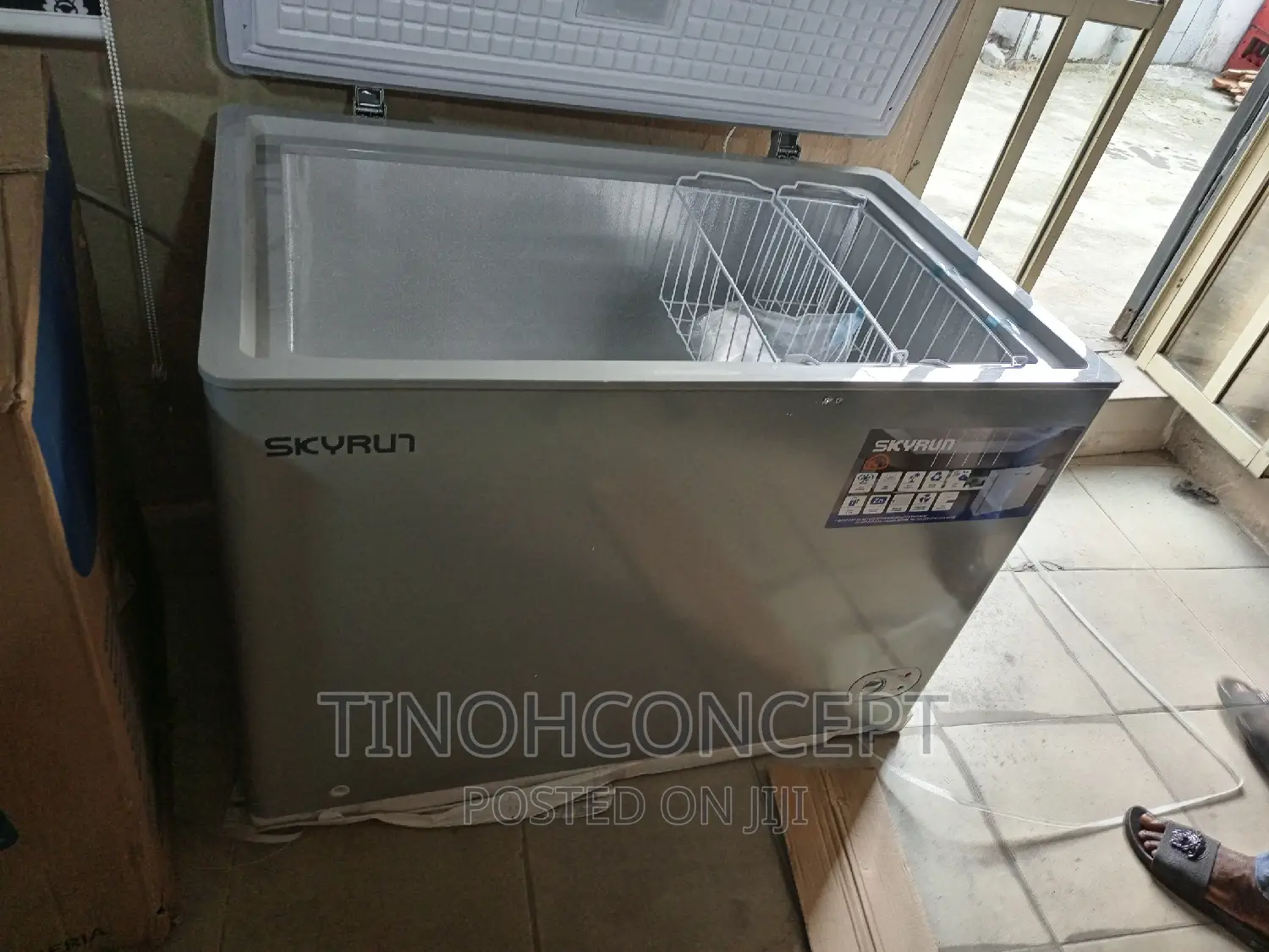 Skyrun Chest Freezer 300 Litres