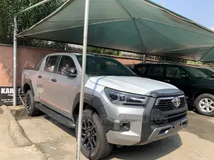 New Toyota Hilux 2022 Gray