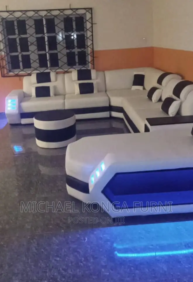 Luxurious U Shaoe Sofa With Puff