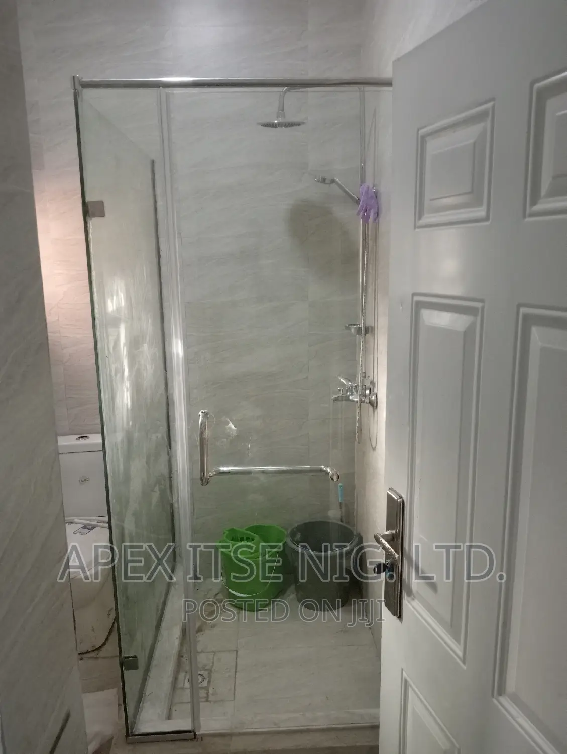 Walk in Hinges Brazed Glass Enclosure