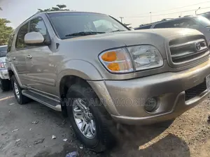 Toyota Sequoia 2004 Gold