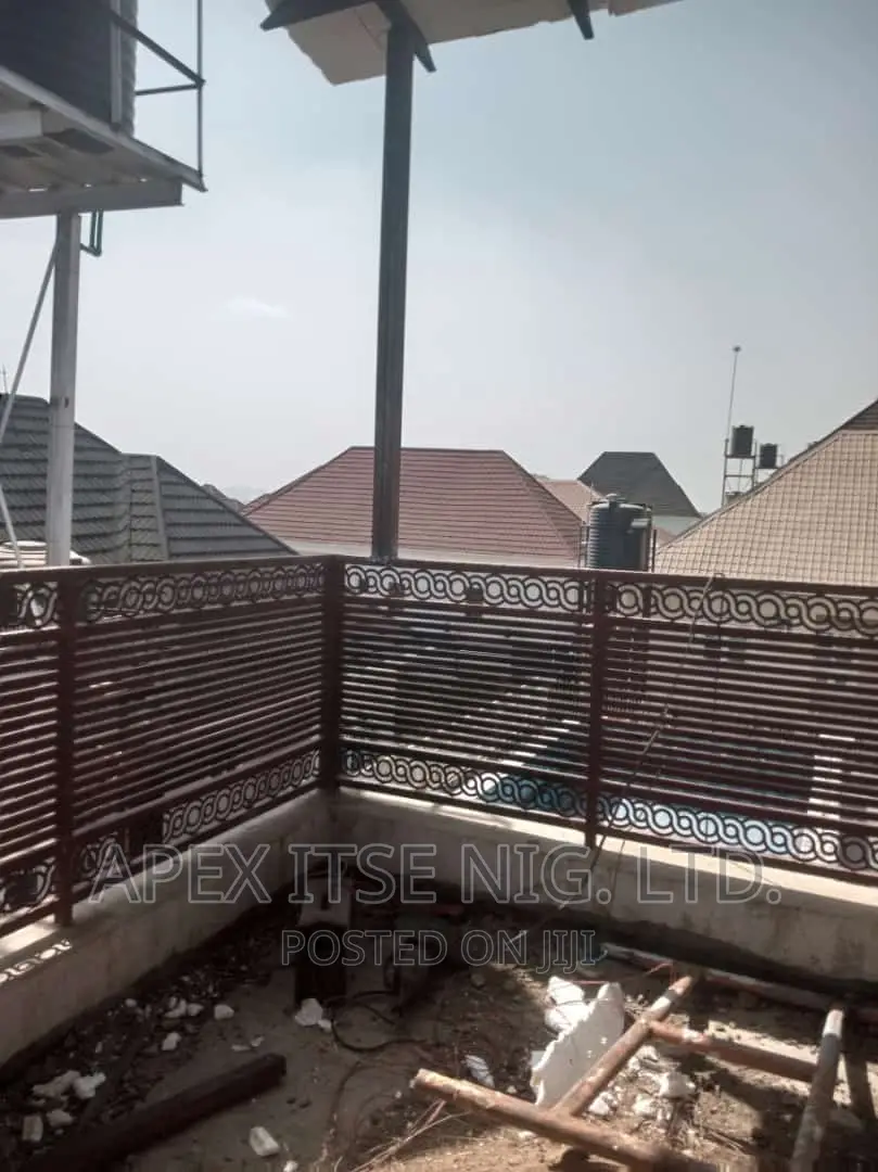 Multiple Lining Outdoor Metal Rail