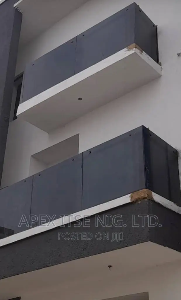 Edge Alignment Balcony Glass