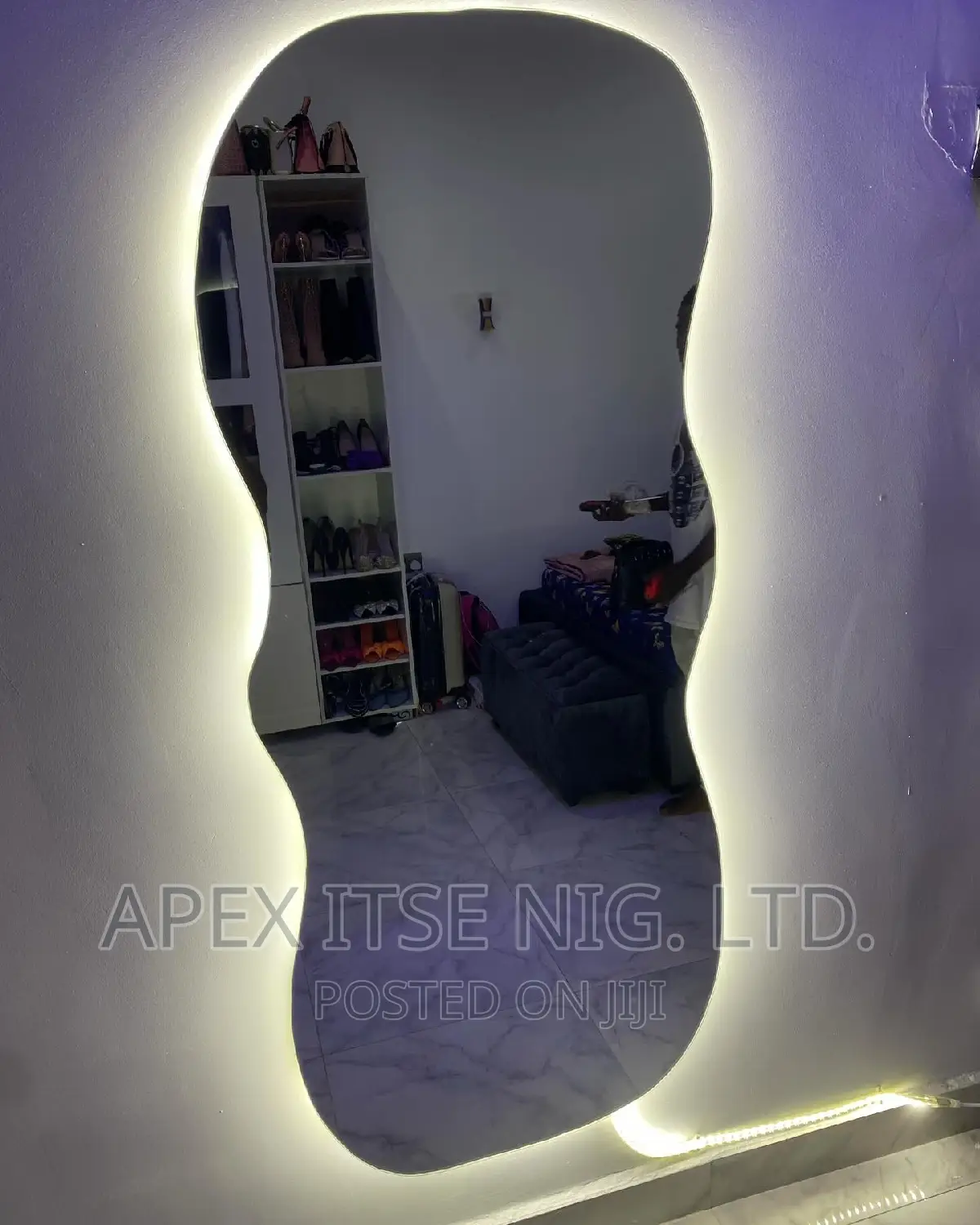 Robust Wall Mirror