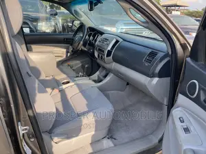 Toyota Tacoma 2011 Gold