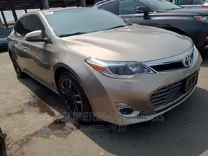 Toyota Avalon XLE Premium 4dr Sedan (3.5L 6cyl 6A) 2015 Gold