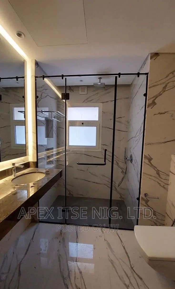 Executive Black Tip Shower Glass