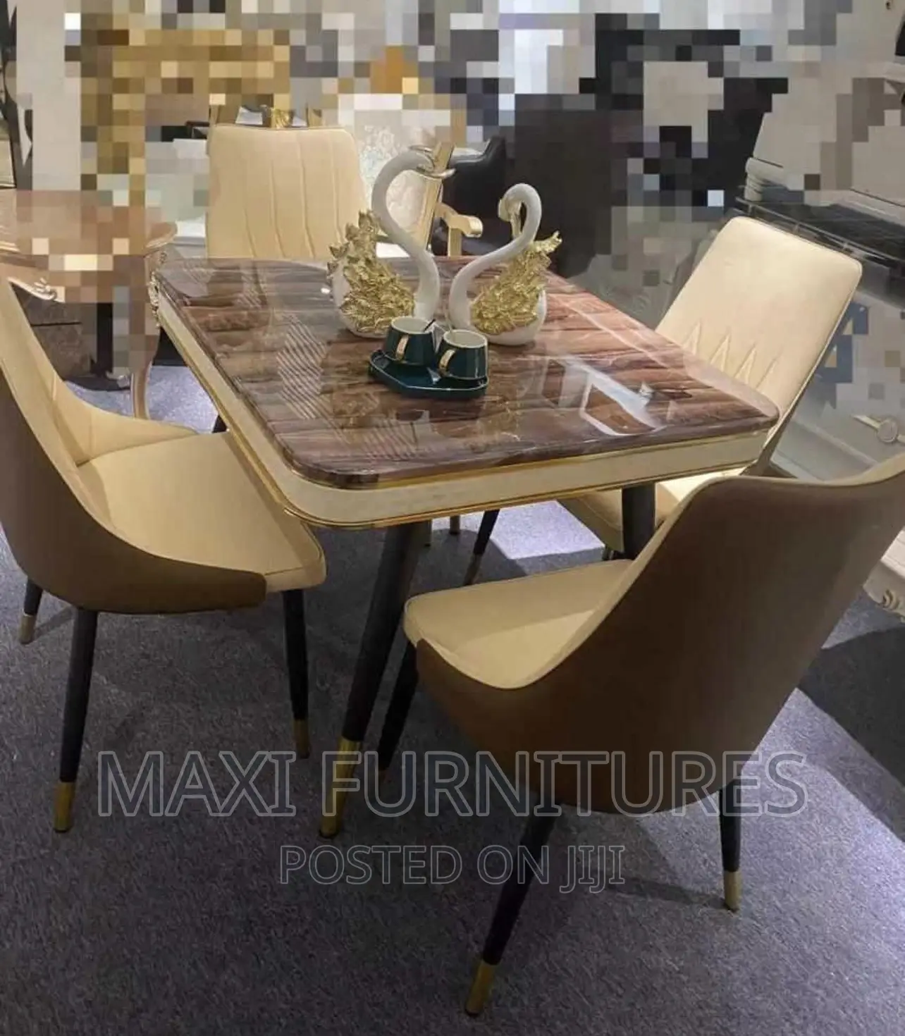 Dinning by 4