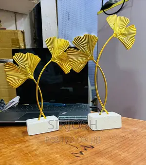 Double Leaf Stand With White Base