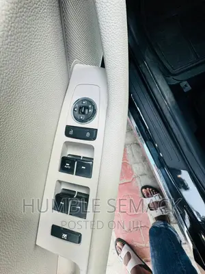 Buttons/ Mirror Control
