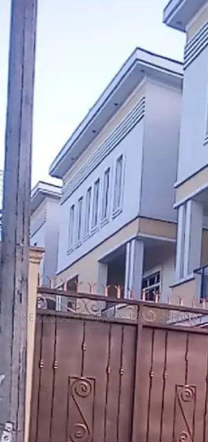 4bdrm Duplex in Dr Peter Odili, Port for sale