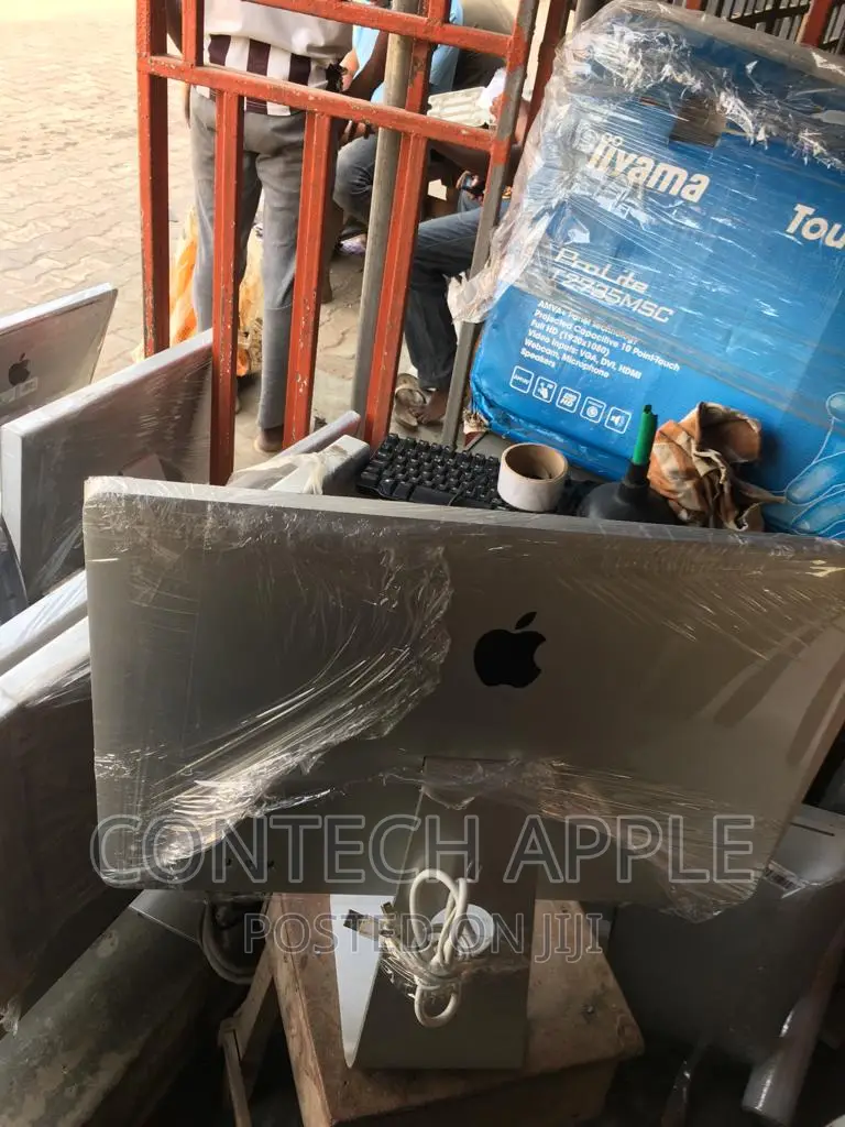 Apple Monitor.