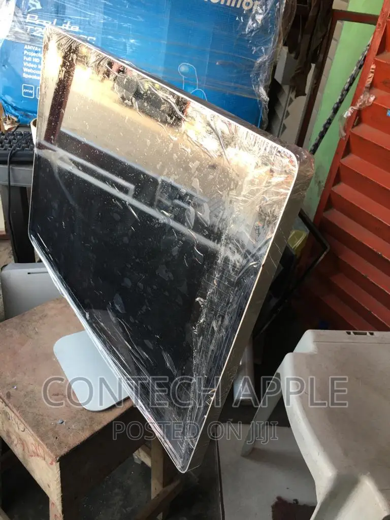 Apple Monitor.