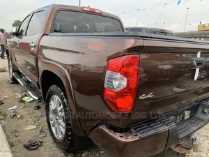 Toyota Tundra 2018 Brown