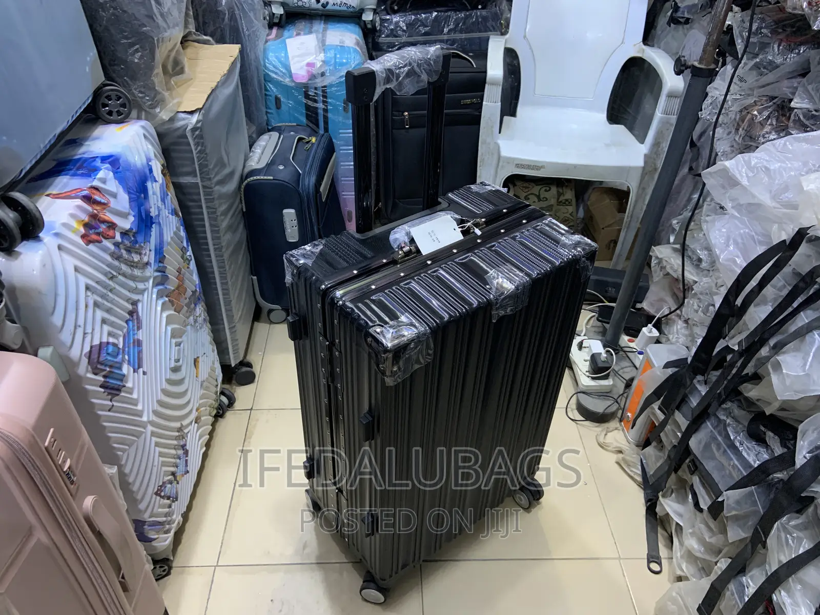 Medium Size Aluminum Frame Unbreakable Travel Luggage