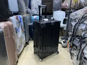 Medium Size Aluminum Frame Unbreakable Travel Luggage