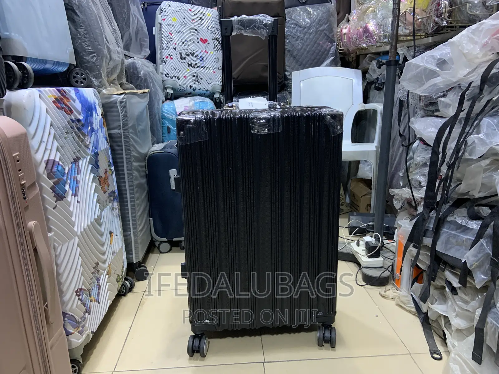 Medium Size Aluminum Frame Unbreakable Travel Luggage