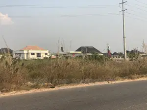 Genuine 200ft by 200ft Along Benin-Sapele Road Express for Sale