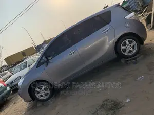 Toyota Verso 2013 Gray