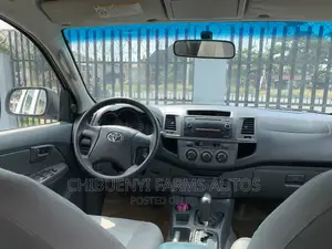 Toyota Hilux SR 4x4 2015 White