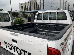 Toyota Hilux SR 4x4 2015 White