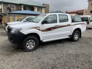 Toyota Hilux SR 4x4 2015 White