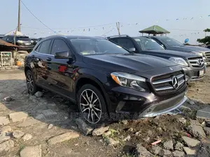 Mercedes-Benz GLA 250 2015 Brown