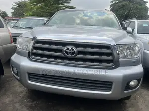 Toyota Sequoia 2010 Silver