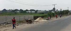 For Sale : 100 Plots With Deed