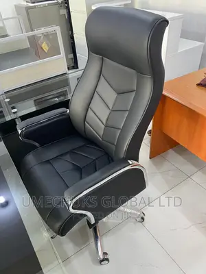 Strong Quality Executive Office Swivel Chair