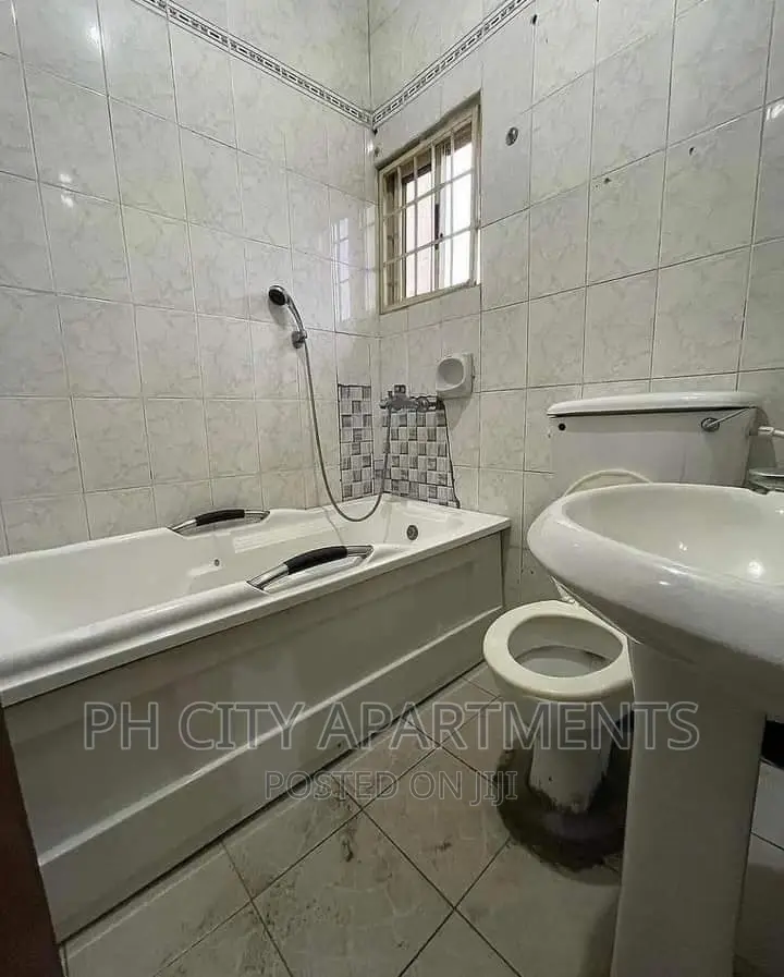 4bdrm Bungalow in Port-Harcourt for sale