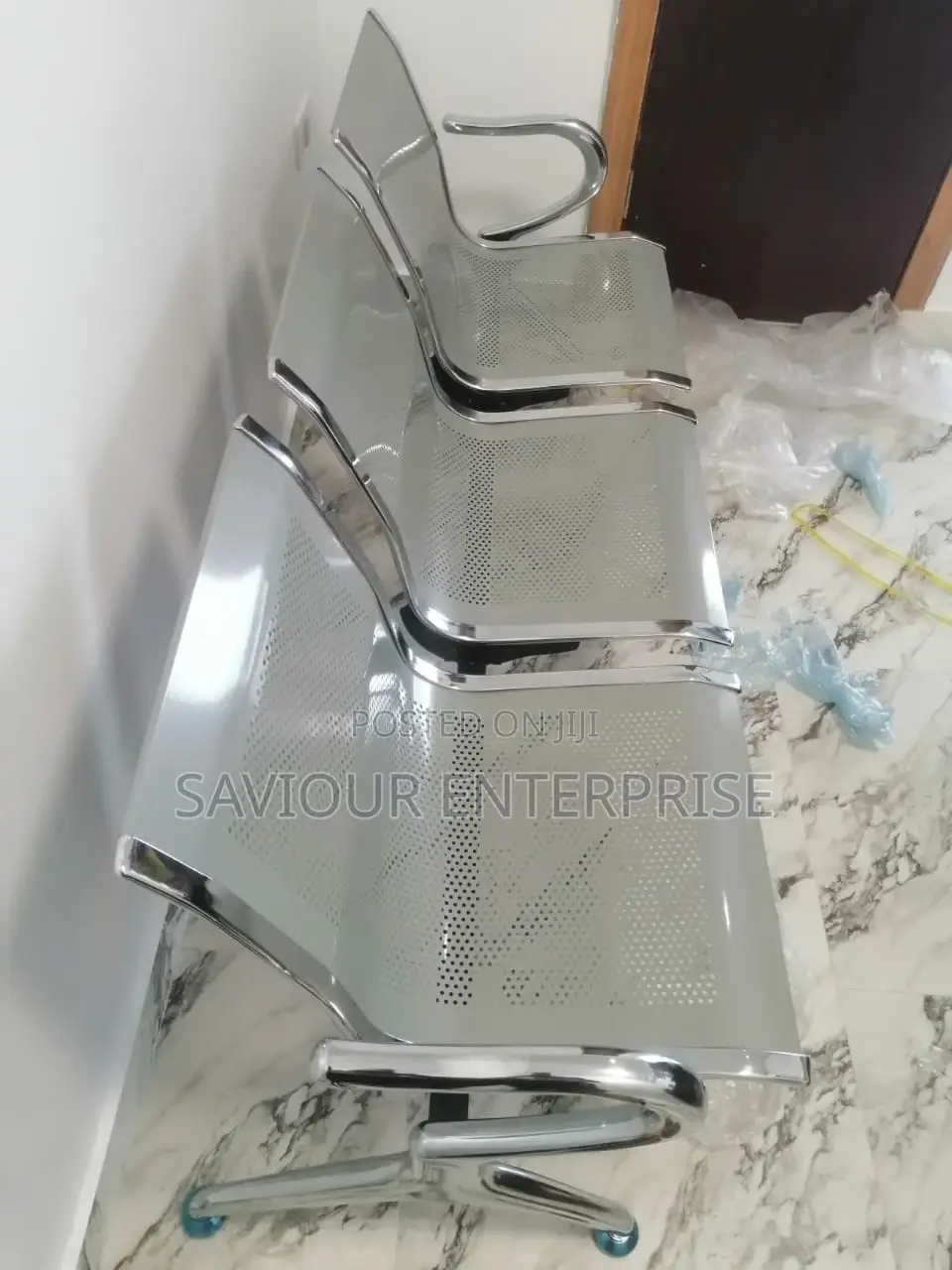 3-1 Airport Seater