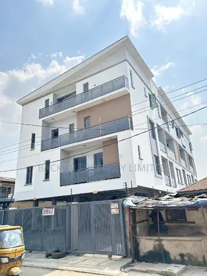 4bdrm Townhouse/Terrace in Obanikoro for sale