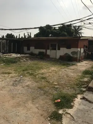 5bdrm Bungalow in Ajose Street Mende for sale