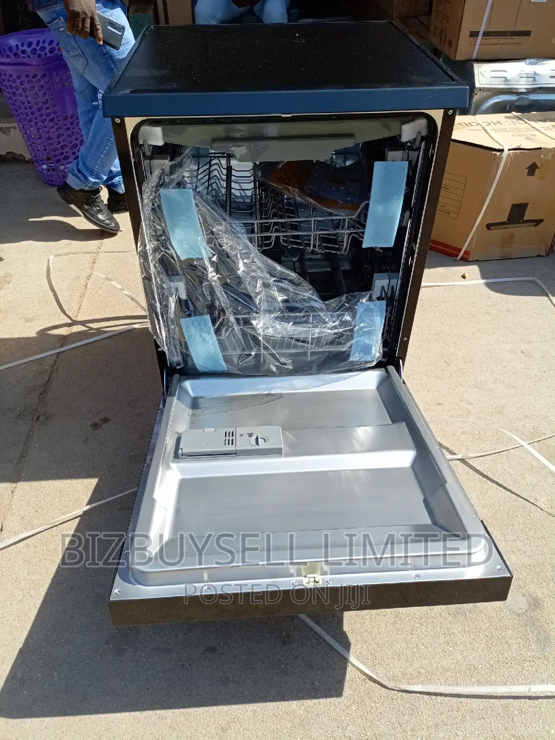 Phiima Dishwashing Machine.
