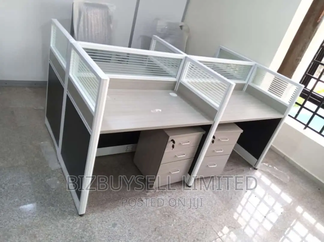 4 Seaters Workstations With Mobile Drawers.