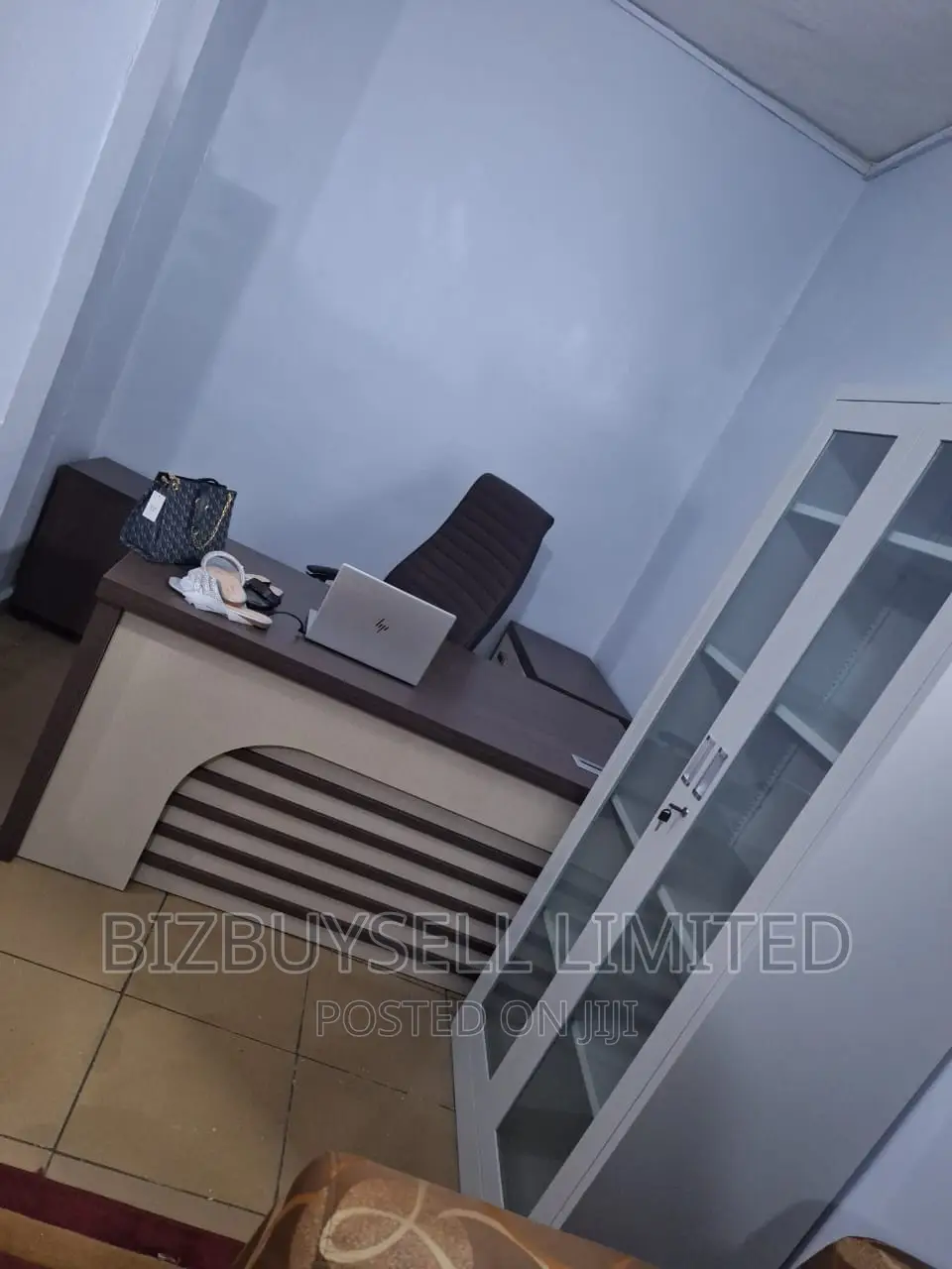 Super Executive Office Table With Extension Mobile Drawers