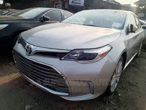 Toyota Avalon Limited Sedan FWD (3.5L 6cyl 6A) 2013 Silver