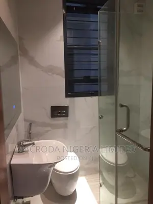 5bdrm Duplex in Off Admiralty Way for sale