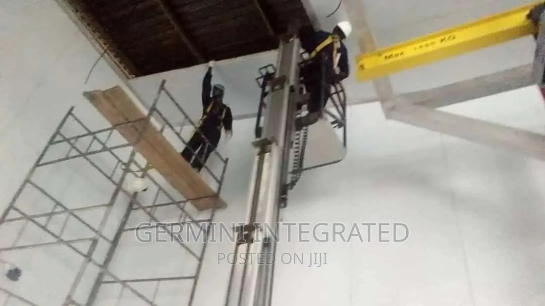 Roof Installer