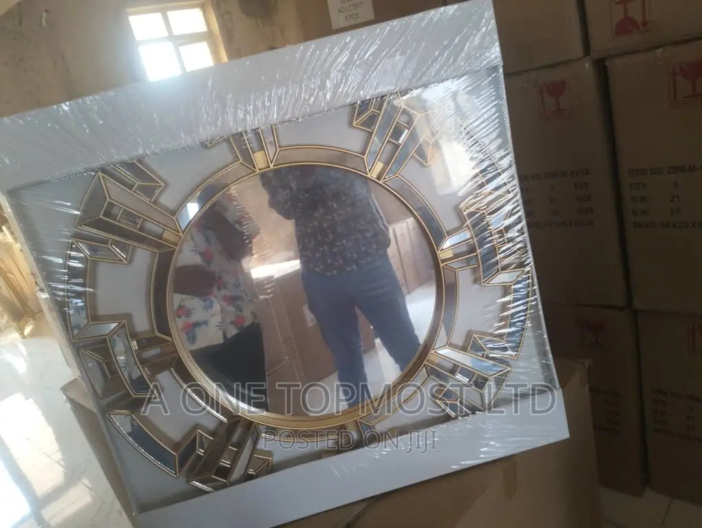 Design Mirror (80 by 80cm)