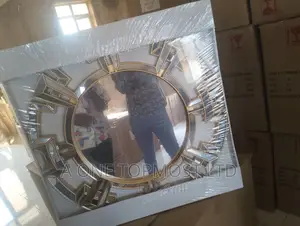 Design Mirror (80 by 80cm)